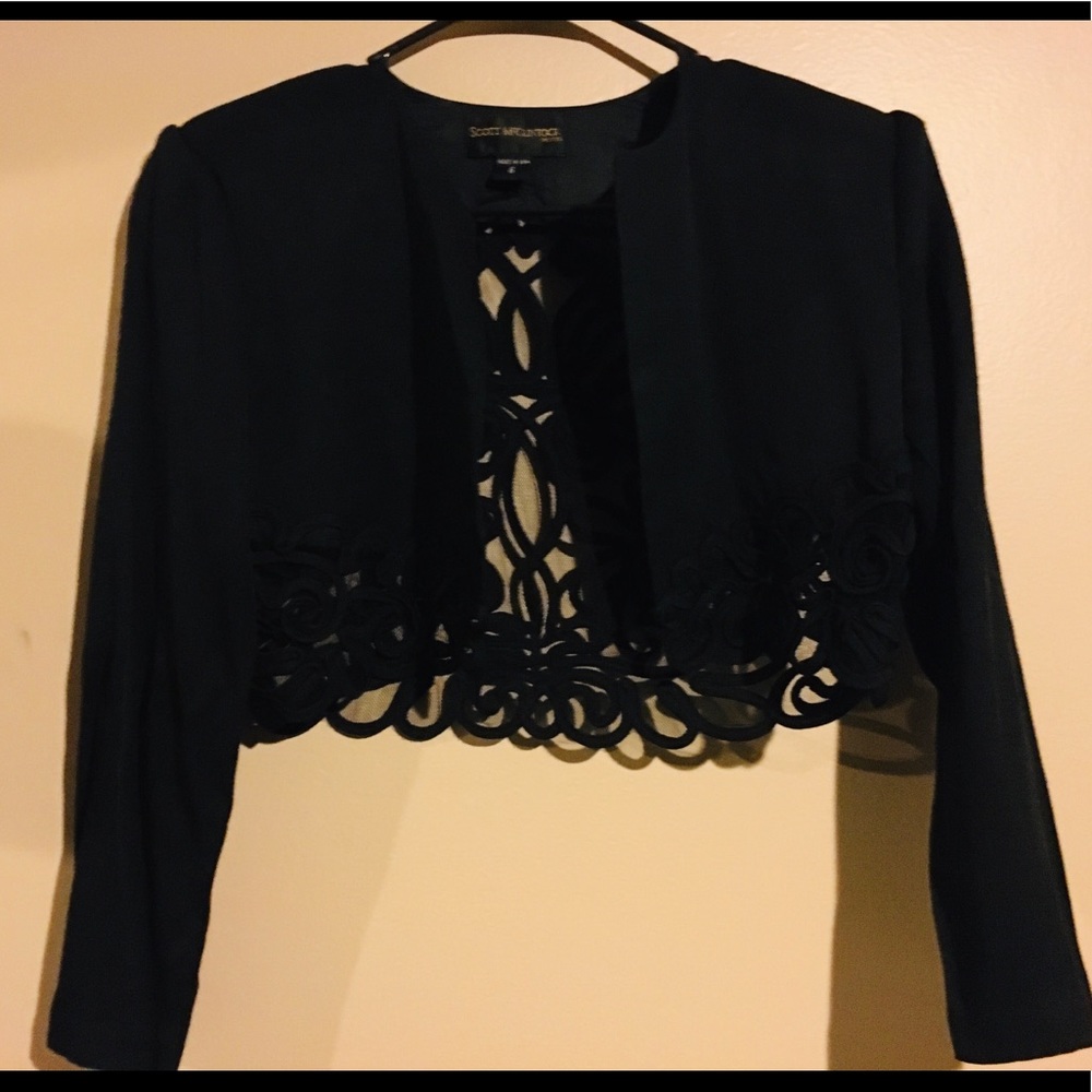 Cropped black blazer